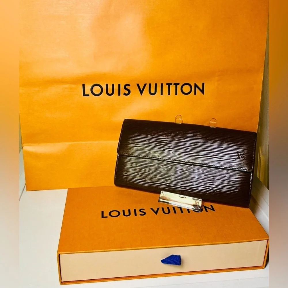 Louis Vuitton Epi Leather Long Wallet – Classic & Timeless W/Box & Dust bag.